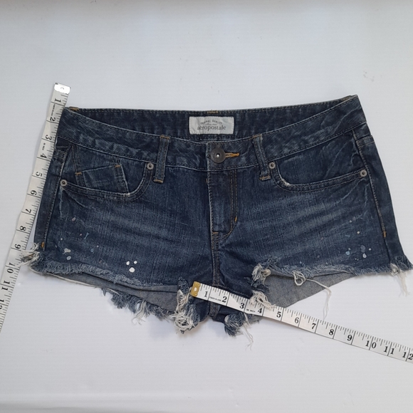 ● AEROPOSTALE | CUT OFF & PAINT DOTS SHORT - Picture 3 of 16